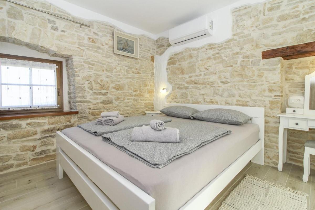 Villa Olea In Barat - Haus Fuer 6-8 Personen Kanfanar Extérieur photo